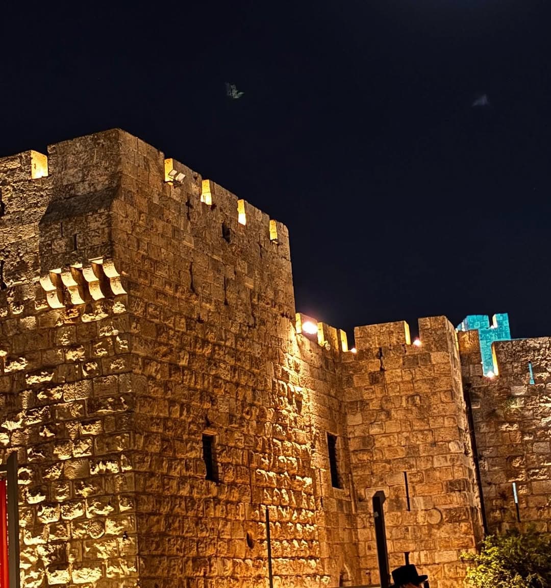 Hier soir, direction Jérusalem pour vivre les Sli’hot au Kotel… ✨